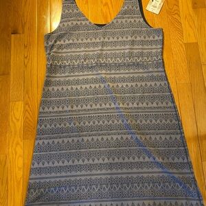 PLUM AND BLACK LLBEAN ACTIVE DRESS LARGE